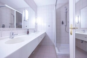 Hair dryer, towels - Your Relaxing Getaway Awaits! Pets Allowed, Free Parking, Near Thormühlen‑Park! (Heiligenhaus)