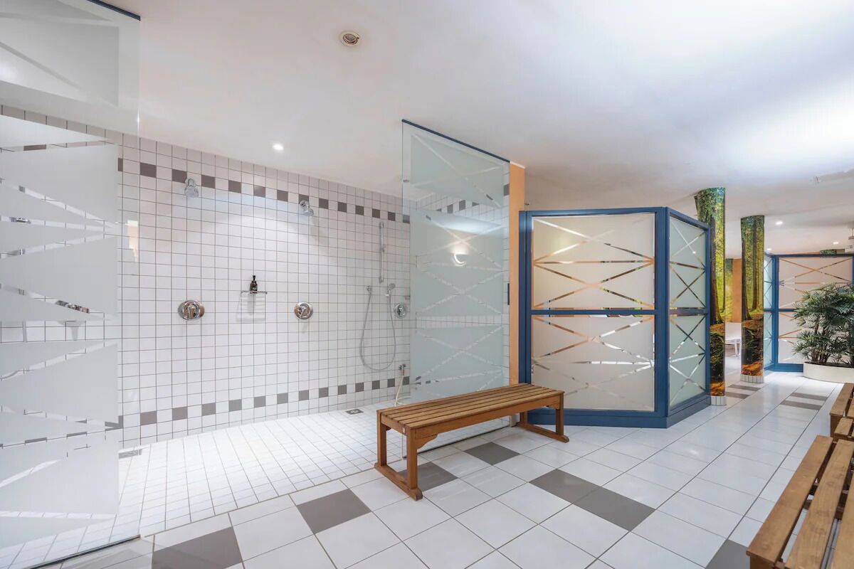 Hair dryer, towels