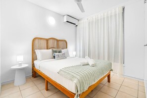 Room - Zen Bamboo Cozy - Modern - Central (Darwin)