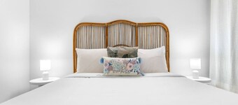 Zen Bamboo Cozy - Modern - Central