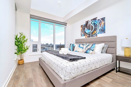 New High Rise Building w Gorgeous Views