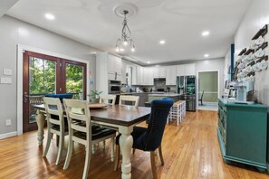 House | 5 bedrooms, Internet - Private 5BD Country Escape With Spa Pool Fire Pit (Port Republic)