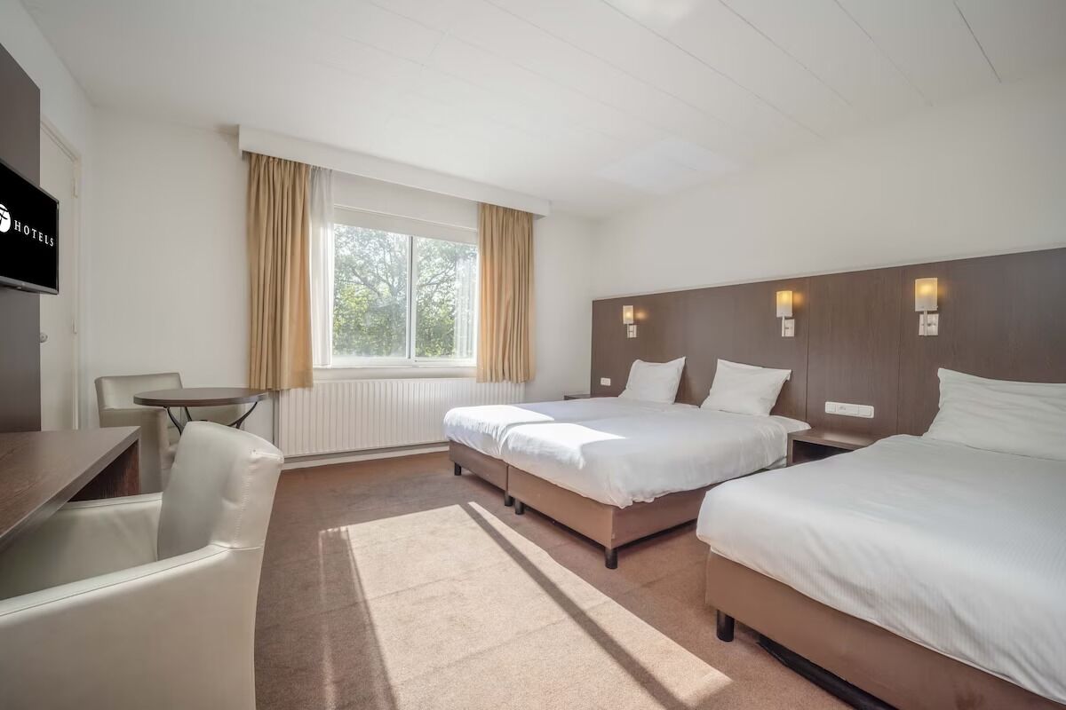 Unit with 3 Single beds. Exact unit will be assigned upon arrival. Views, colors, and decor may vary.