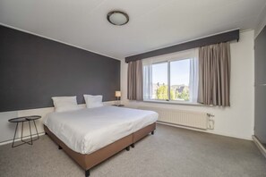 1 bedroom, iron/ironing board, free WiFi, bed sheets - Rest & Recharge: Scenic Retreat Near Loonse and Drunense Duinen National Park (Waalwijk)