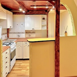 Fridge, stovetop, coffee/tea maker, electric kettle - Charming studio with balcony near Ostrów Tumski Cathedral Island - Old Town in 15 min (Breslau)