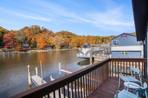 Property grounds - Downtown apartments with water view and parking (Saugatuck)