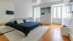 4 bedrooms, iron/ironing board, Internet, bed sheets - Large, cosy apartment - Hyper center Strasbourg (Strasbourg)