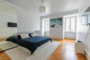 4 bedrooms, iron/ironing board, Internet, bed sheets - Large, cosy apartment - Hyper center Strasbourg (Strasbourg)