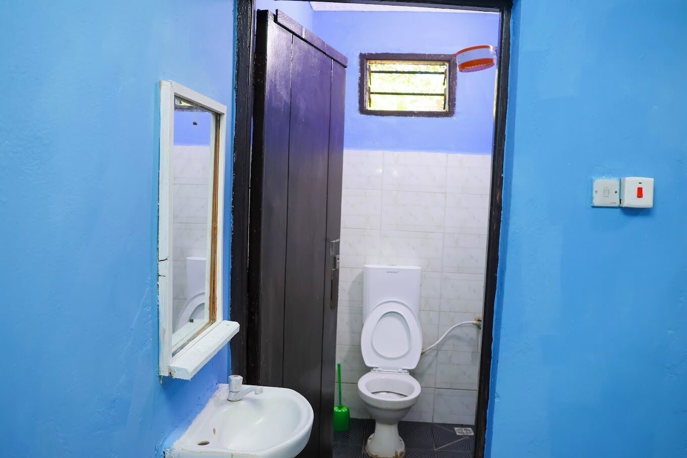 Quarto casal | Banheiro | Chuveiro, produtos de toalete grátis, chinelos, toalhas de banho