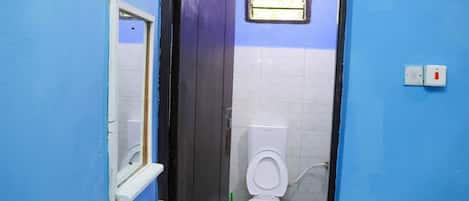 Double Room | Bathroom | Shower, free toiletries, slippers, towels