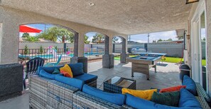 Terrace/patio -  Private Oasis with Heated Pool, BBQ & Fire Pit  Near Downtown. (Las Vegas)
