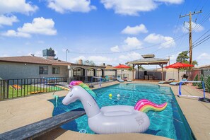 Outdoor pool, a heated pool -  Private Oasis with Heated Pool, BBQ & Fire Pit  Near Downtown. (Las Vegas)
