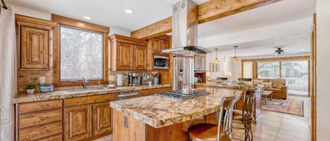 Condo, 3 Bedrooms | Private kitchen