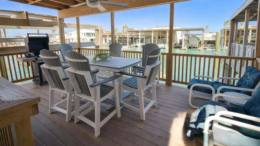 Channelfront - Dock - Fishing - Bbq - Deck 2 Bedroom Home