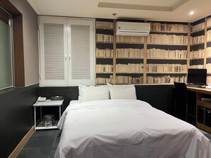 Basic Double Room | Desk, laptop workspace, free WiFi - Sixty Motel (Seoul)