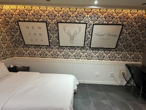Basic Double Room | Desk, laptop workspace, free WiFi - Sixty Motel (Seoul)