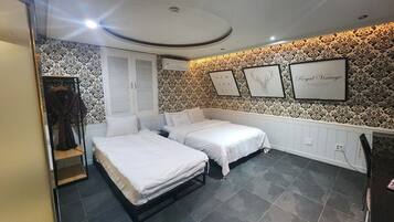 Luxury Twin Room | Living area