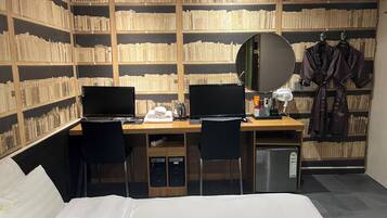 Basic Double Room, Non Smoking | Desk, laptop workspace, WiFi (free)