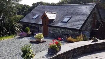 House, 1 Bedroom, Balcony | Property grounds