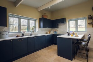 Private kitchen - Cosy barn in Devon.Set within wonderful countryside- 15 mins from Jurassic coast (Axminster)
