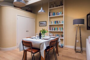 Dining - Cosy barn in Devon.Set within wonderful countryside- 15 mins from Jurassic coast (Axminster)