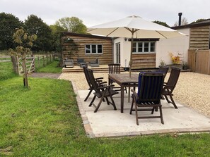 Outdoor dining - Cosy barn in Devon.Set within wonderful countryside- 15 mins from Jurassic coast (Axminster)