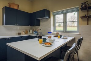 Private kitchen - Cosy barn in Devon.Set within wonderful countryside- 15 mins from Jurassic coast (Axminster)