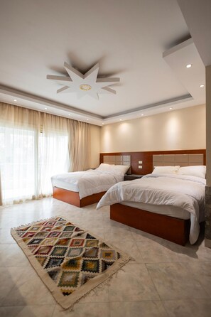 Habitación con 2 camas individuales, vista al río | Escritorio y wifi gratis 