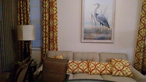 Living area - Perfect 3-bedroom apartment with AC in charming Punta Gorda (Punta Gorda)