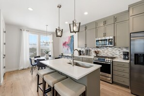 Fridge, microwave, oven, stovetop - Belaview Hideout Retreat, With Private Hot Tub (Daniel)