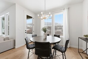 Dining - Belaview Hideout Retreat, With Private Hot Tub (Daniel)
