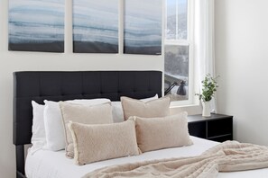 4 Schlafzimmer, Schreibtisch, Bügeleisen/Bügelbrett, Reisekinderbett