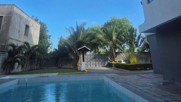 Kolam renang outdoor