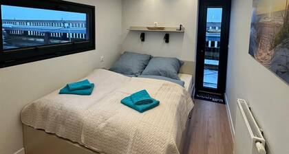 Stilvolles Hausboot "Nikolai", privater Sauna+großzügiger Panorama-Dachterrasse