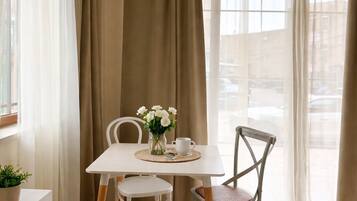 Basic Apartment | In-room dining