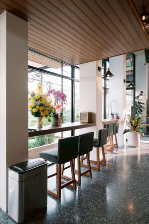 Dining - Krungthai Hostel Station (Taladplu)