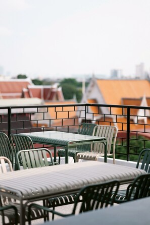 Lunch and dinner served  - Krungthai Hostel Station (Bangkok)
