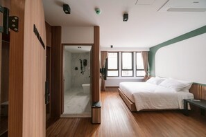 Deluxe Suite, 1 Queen Bed, Non Smoking, City View - Krungthai Hostel Station (Taladplu)