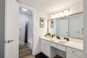 Shower, hair dryer, towels, soap - The Orange Doors - Two Homes - Plunge Pool (Austin)