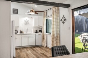 Fridge, microwave, oven, stovetop - The Orange Door - Unit B - Travis Heights Duplex (Austin)