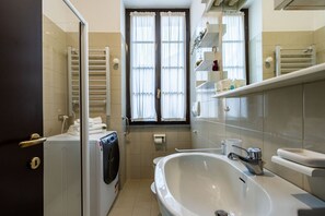 Bathroom - Arona center - Lake 108 - 10 mt from the lake - Wifi-AC (Arona)