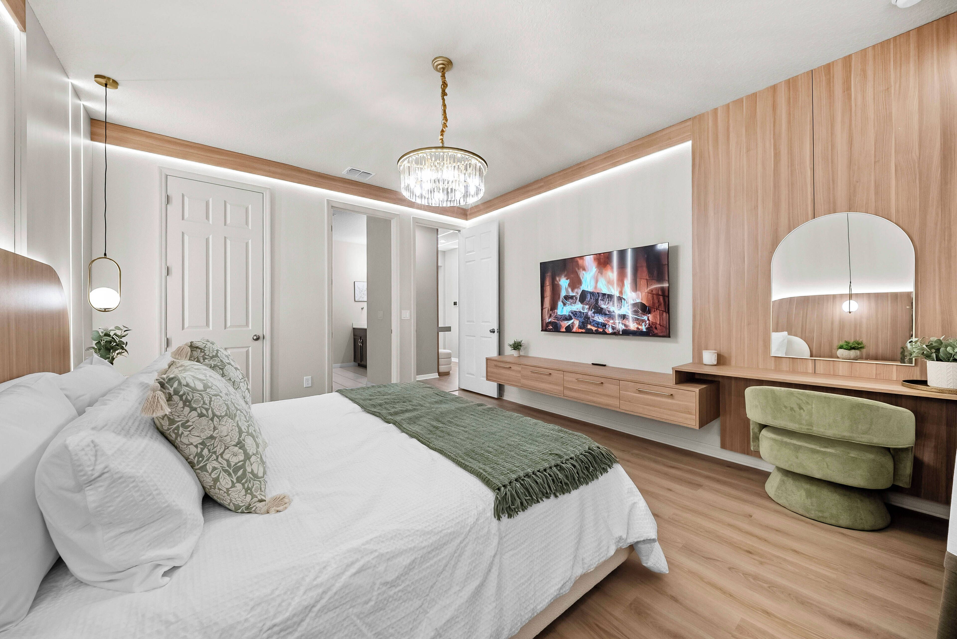 7 bedrooms, travel crib, WiFi, bed sheets
