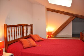Room - Vrbo Property (Rochefort)