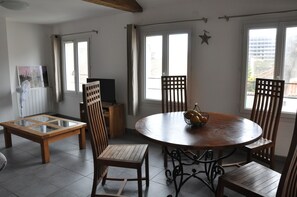 Dining - Vrbo Property (Rochefort)
