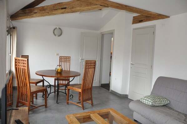 Living area - Vrbo Property (Rochefort)