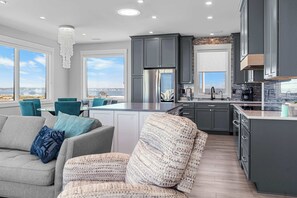 Interior - Private Pool•Opt Golf Cart•Island Treasure (Navarre)
