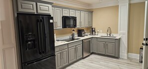 Private kitchen - Very desirable secure, gated 2-bedrooms 2 bath. Peaceful Beautiful back yard. (Denver)