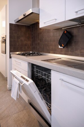 Private kitchen - Modern Apartment in Lecco's Most Famous Neighborhood - Casa Lucia 22 (Lecco)