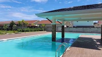 Rumah, 3 kamar tidur, akses difabel | Kolam renang