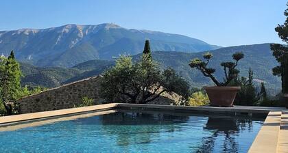 Magnifique mas dans les Baronnies Provençales superbe vue sur le Mont Ventoux